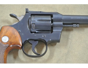 Revolver Colt Officers Model Match,  Kal.  .22 lr.
