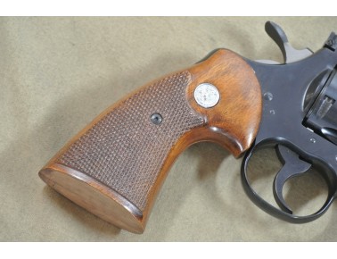 Revolver Colt Officers Model Match,  Kal.  .22 lr.