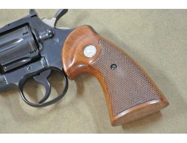 Revolver Colt Officers Model Match,  Kal.  .22 lr.