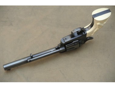 Revolver Uberti,  Mod. 1873, Flat Top Target, Kal .45 Colt.
