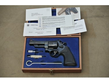 Revolver Smith & Wesson Mod. 29, 4 Zoll Lauf, Kal.  .44  Magn.