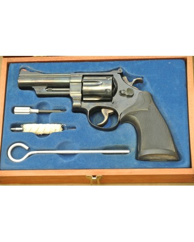 Revolver Smith & Wesson Mod. 29, 4 Zoll Lauf, Kal.  .44  Magn.
