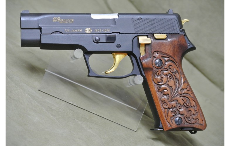 Halbautomatische Pistole, Sig Sauer P 220,  Jubileumsmodell 125 Jahre , Kal. 9 mm Luger.