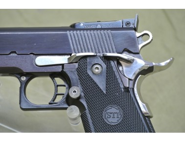 Halbautomatische Pistole STI 2011, Kal. .45Auto